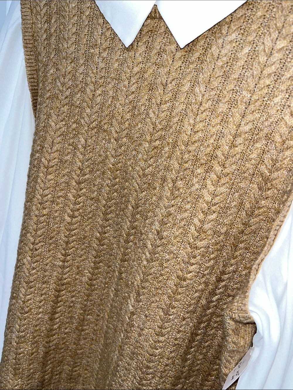 CeCe Cable Knit Sweater Vest in Camel with White Blouse Collar & Sleeves Large - Picture 3 of 6